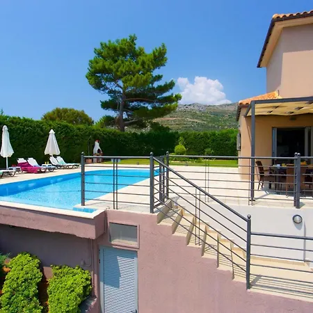 Ilias Villa *